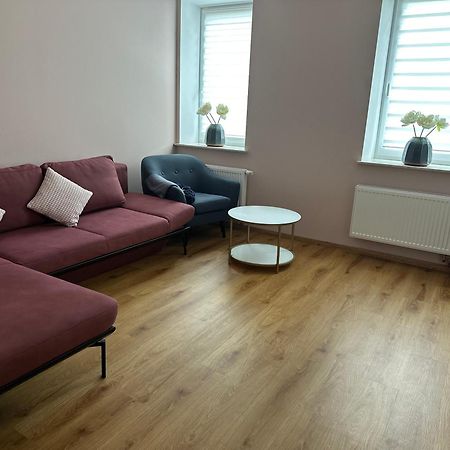 Schoene Drei Raumwohnung. Hell,Stilvoll, Gemuetlich. Borna Esterno foto