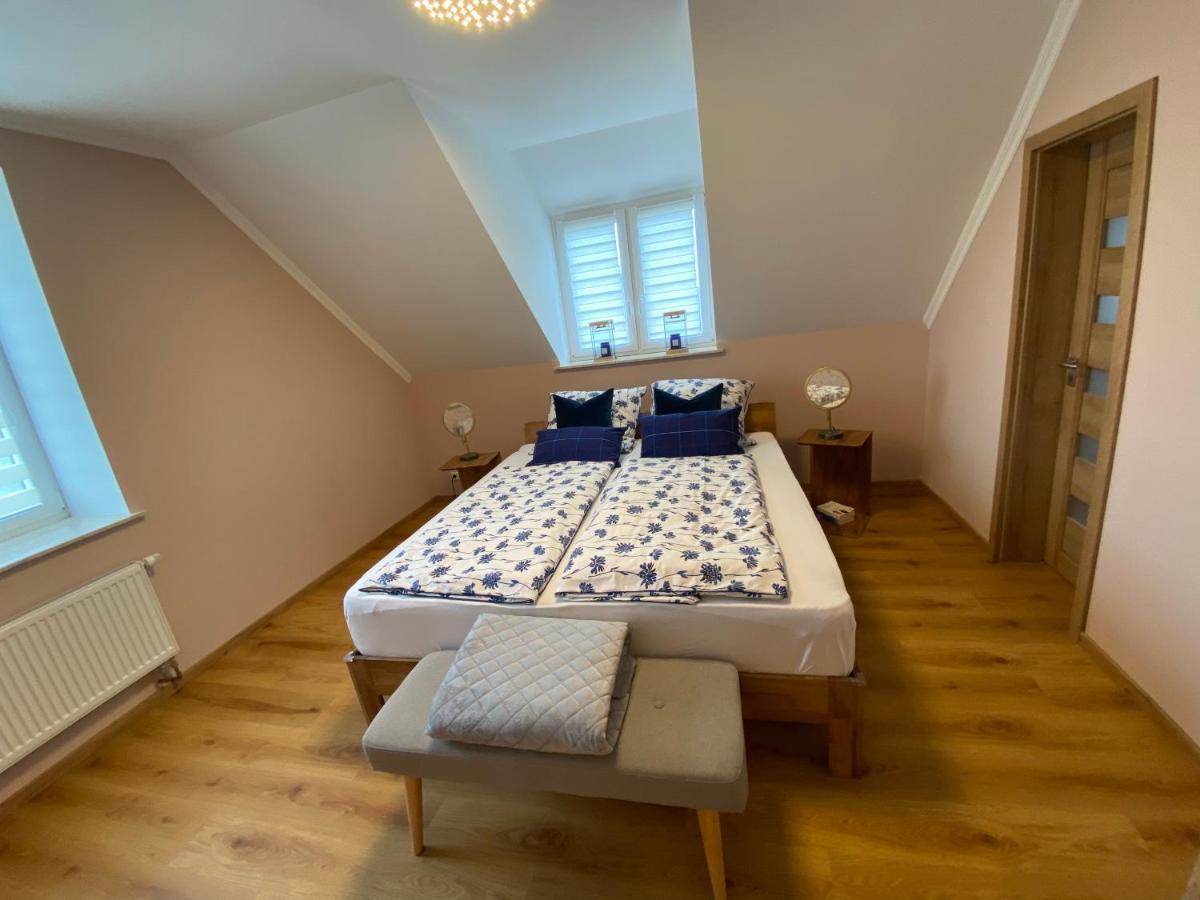 Schoene Drei Raumwohnung. Hell,Stilvoll, Gemuetlich. Borna Esterno foto