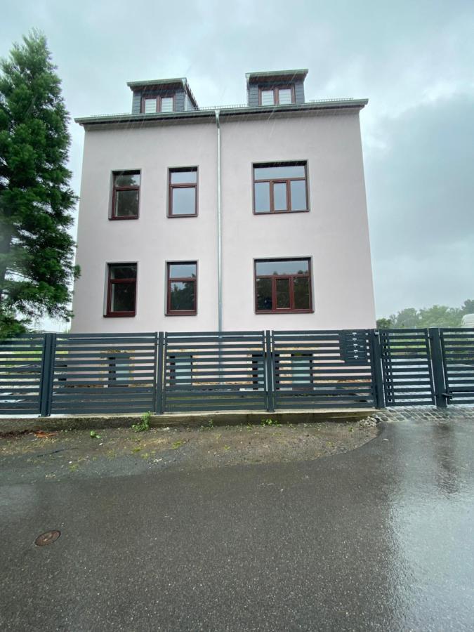 Schoene Drei Raumwohnung. Hell,Stilvoll, Gemuetlich. Borna Esterno foto
